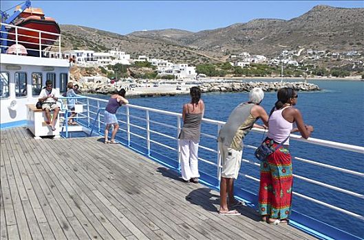 乘客,甲板,车辆渡船,基克拉迪群岛,希腊,欧洲
