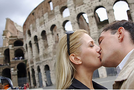亲吻,罗马角斗场,罗马,意大利