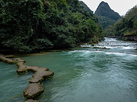 贵州小七孔溪流