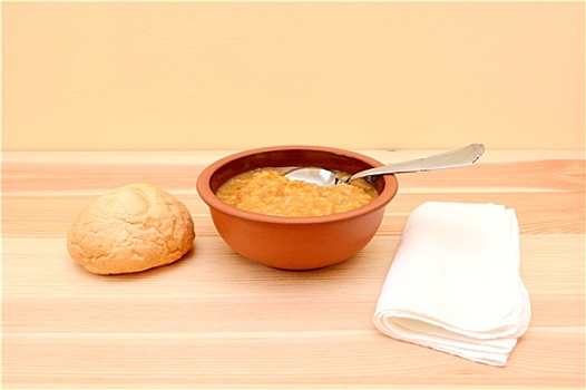 碗,小扁豆汤,面包卷