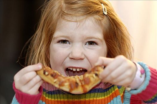 女孩,4岁,吃,比萨饼