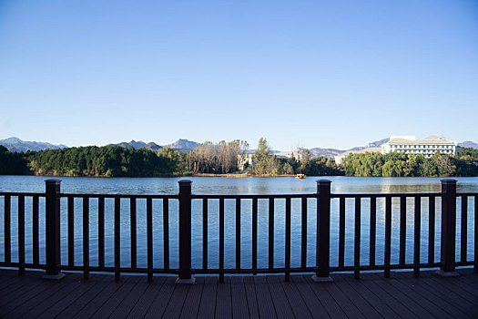 大圆球,湖泊,湖面,水面,湖水,水库,怀柔,山水,风景,美景,晴天,蓝天,围栏