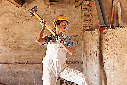 女性,建筑工人,晃动,大锤