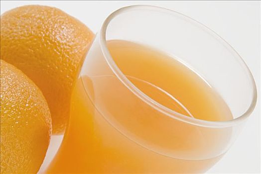 特写,两个,橘子,玻璃杯,橙汁