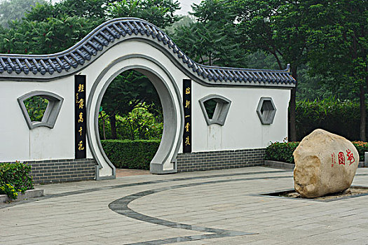 园林月亮门图片