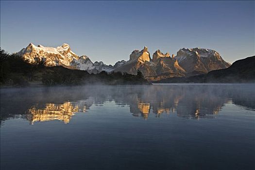 晨雾,黎明,山丘,湖,拉哥裴赫湖,巴塔哥尼亚,南美