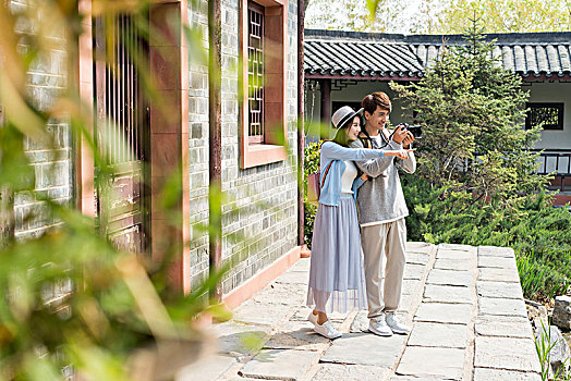 年輕情侶旅游