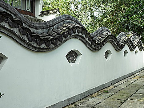 中国建筑波浪式围墙