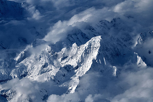 航拍贡嘎雪山