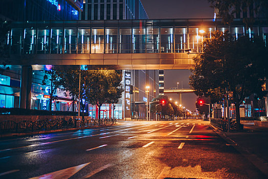 上海浦东新区世博大道周边现代商业建筑夜景