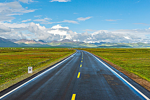 青藏高原高山国道道路