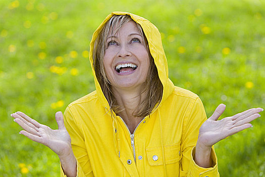 女人,穿,雨衣,站立,雨