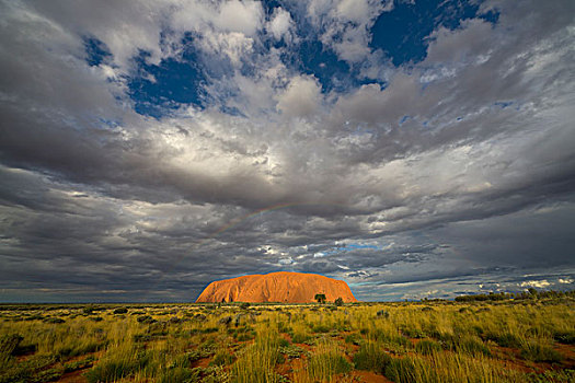 艾尔斯岩,乌云,乌卢鲁卡塔曲塔国家公园,北领地州,澳大利亚