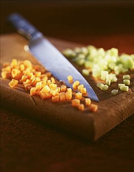 刀,蔬菜丁,木板