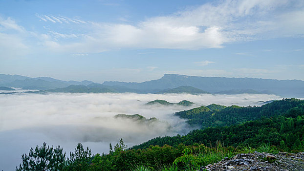 重庆酉阳,乡村晨雾美如画