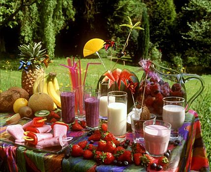 夏日聚会,草莓,冰淇淋,奶昔,桌上