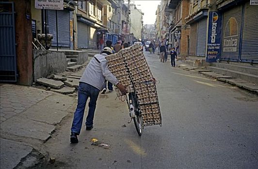 尼泊尔人,男人,蛋,市场,加德满都,尼泊尔,亚洲