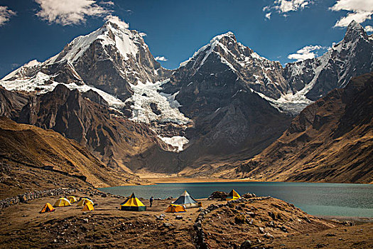 长途旅行者,露营,靠近,湖,顶峰,安第斯山,秘鲁