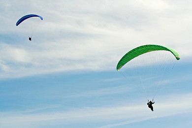 海上滑翔伞图片