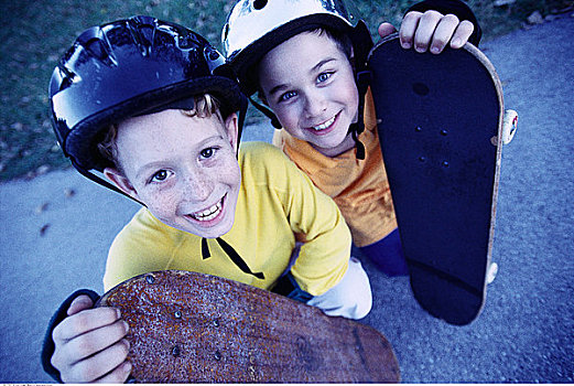 肖像,两个男孩,滑板,户外