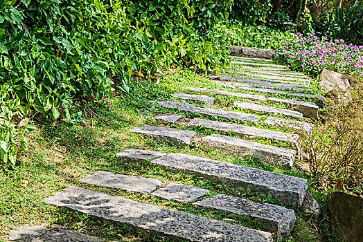 山间的石板路