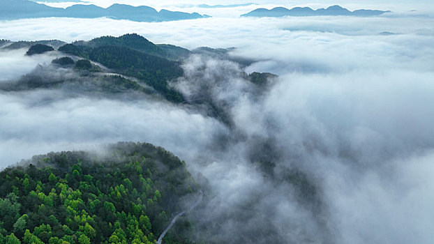 重庆酉阳,雨后日出雾海美乡村