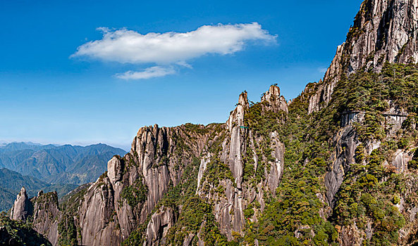 江西上饶三清山西海岸群山