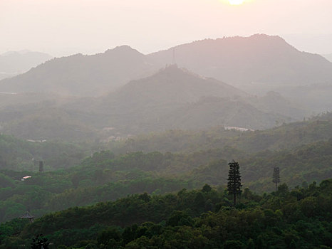 惠州红花湖景区的山峰夕阳风光