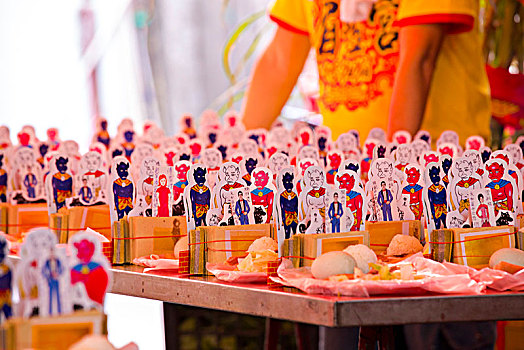 中国传统宗教信仰,礼仪上用的祭品,人形纸牌