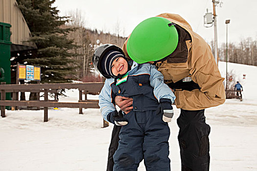 父亲,儿子,戴着,头盔,滑雪区,赤鹿,艾伯塔省,加拿大