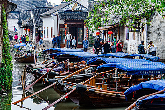 江苏苏州,烟雨江南春意浓,水乡周庄景如画