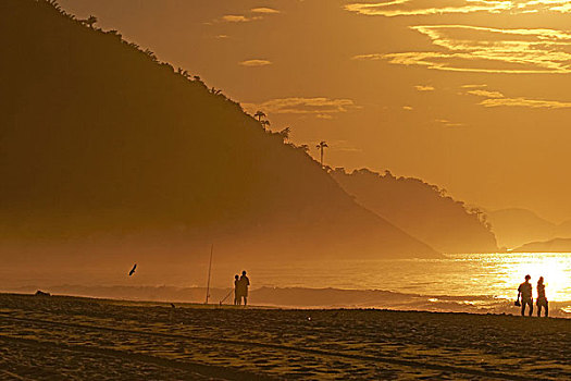 巴西,里约热内卢,科帕卡巴纳,剪影,人,日落,南美,海岸,海滩,沙滩,旅游,走,复原,放松,度假,目的地,傍晚,安静,自然风光