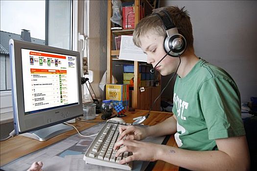 男孩,冲浪,电脑,在家,互联网,交谈,论坛,年轻人,穿,耳机,沟通