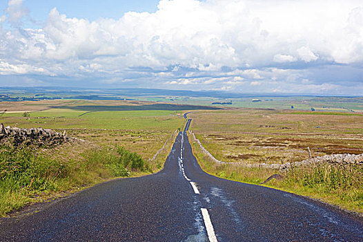 远景,乡村道路,坎布里亚,英国