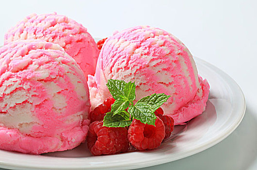 树莓冰淇淋