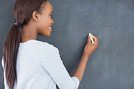 黑人女性,文字,黑板,微笑,教室