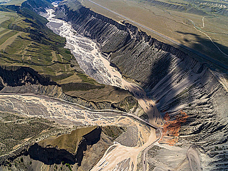 峡谷,安集海大峡谷,红山大峡谷,地貌奇观