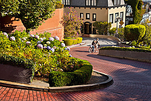 骑自行车,九曲花街,旧金山,加利福尼亚,美国