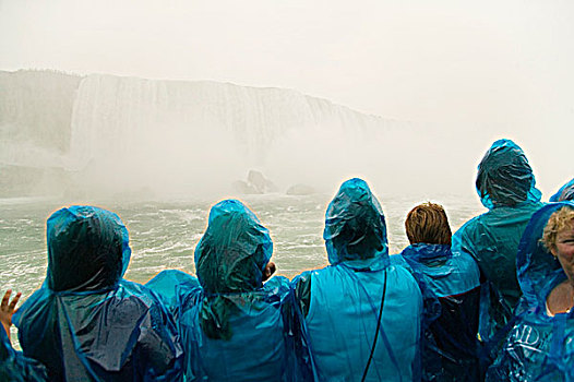 尼亚加拉瀑布,安大略省,蓝色,雨衣,游客,乘坐,雾中少女号,船,瀑布,加拿大