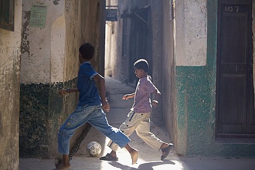 男孩,玩,足球,街道,肯尼亚