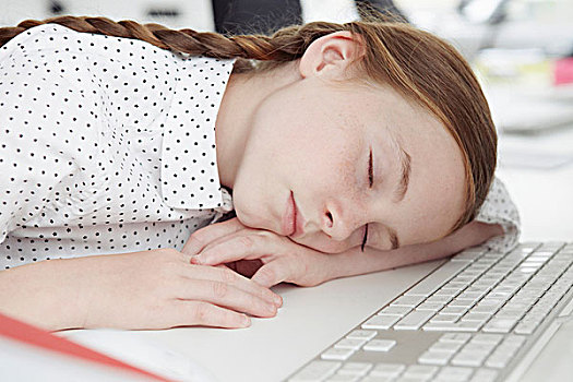 女孩,睡觉,电脑键盘