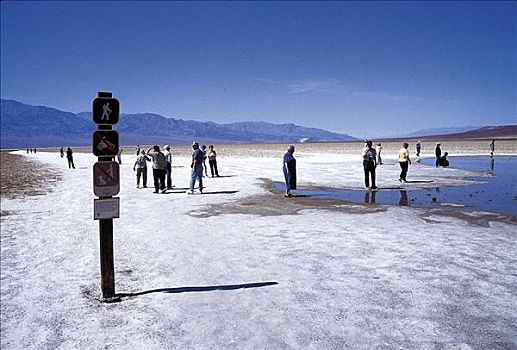 标识,游客,死亡谷国家公园,加利福尼亚,美国,北美