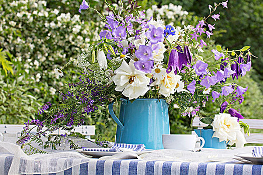 紫色,白花,瓷釉,罐,花园桌