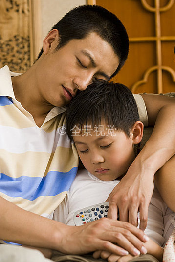父子,睡觉图片_父子,睡觉高清图片_全景视觉