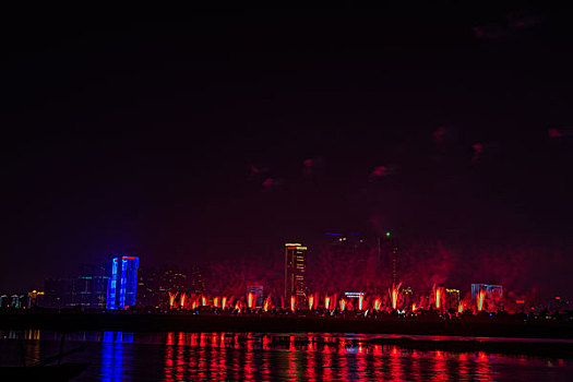 烟花,建筑群,河流,夜景,水,灯,节日