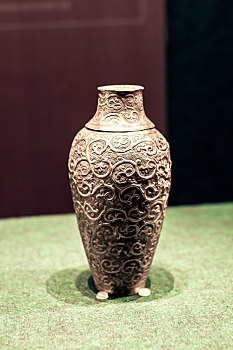 南宋卷草纹银瓶,江苏省南京市博物馆馆藏