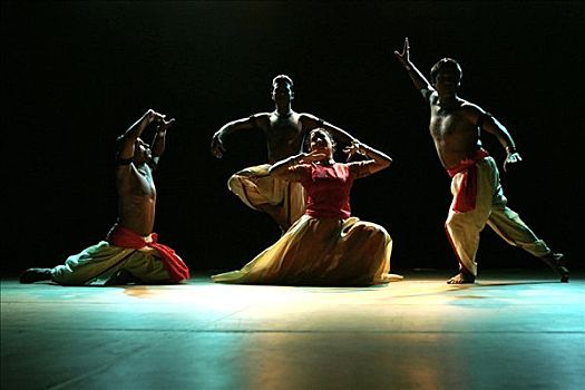 三个男人,女人,跳舞,印度