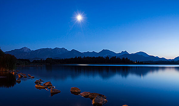 月光,湖