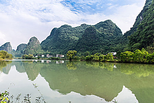 阳朔翠屏村美景