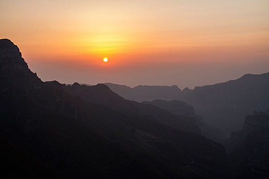 太行山日出